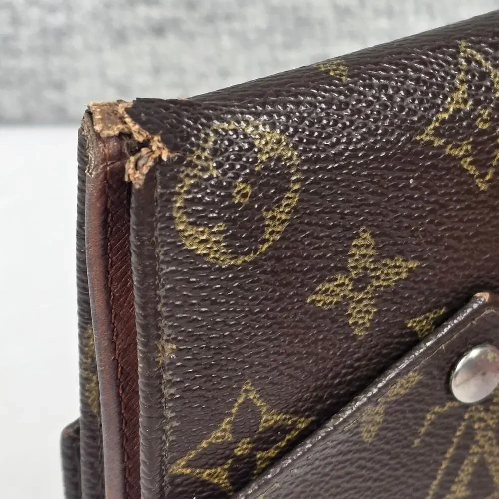 LOUIS VUITTON VINTAGE MONOGRAM CANVAS SNAP WALLET – BROWN – EDGE/INTERIOR WEAR